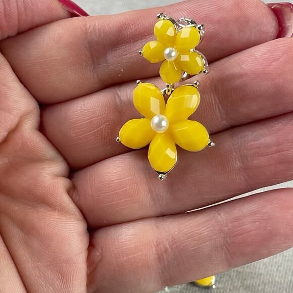 Vintage Napier Silver & Yellow Pearl Flower Dangle Clip On Earrings 1970s - Picture 2 of 4